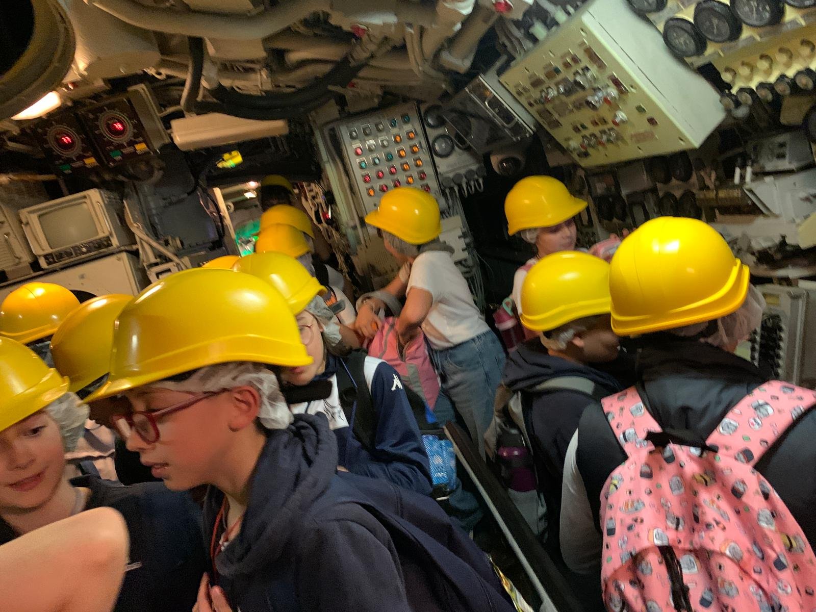 Visita al sottomarino Nazario Sauro con gli alunni della scuola primaria durante attività didattica a Genova